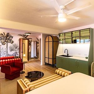 Deluxe Studio